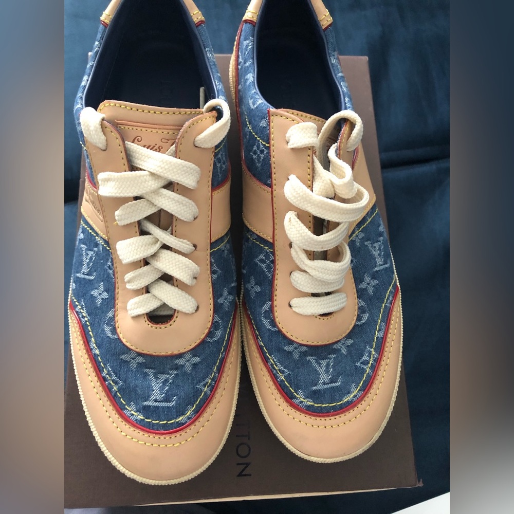 Worn , still in great condition.